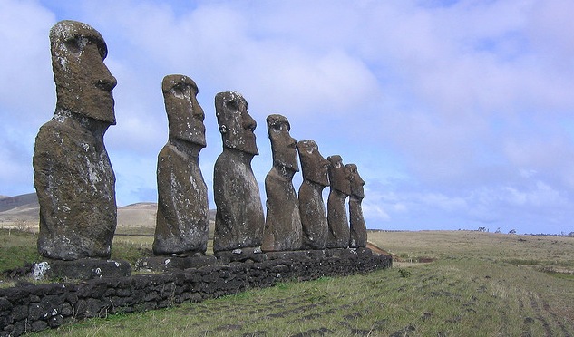 easter island statues