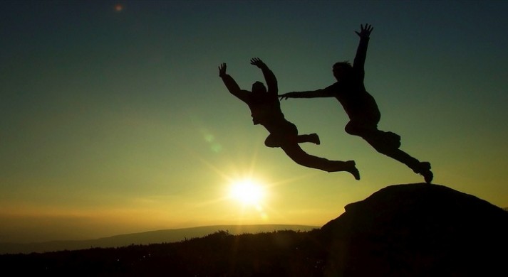 Sun-Jumping-713x390.jpg